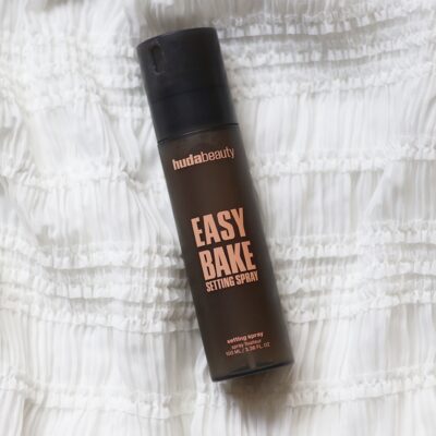 Paras meikinkiinnityssuihke - Huda Beauty Easy Bake Setting Spray